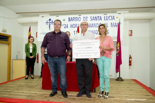 Donados 1.165 euros a las asociaciones del Cáncer y de la Virgen de los Desamparados - 5, Foto 5