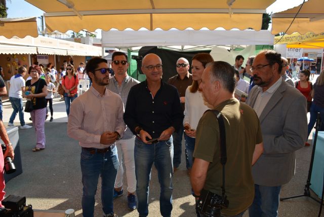Más de treinta entidades se congregaron en la Plaza de Antonio Cortijos durante la Feria de Asociaciones 2016 - 5, Foto 5
