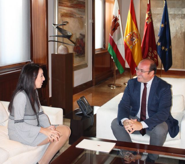 El presidente de la Comunidad se reúne con la alcaldesa de Bullas, María Dolores Muñoz - 2, Foto 2