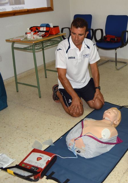 El Ayuntamiento torreño sigue formando en el uso del desfibrilador a los integrantes del panorama deportivo local - 1, Foto 1