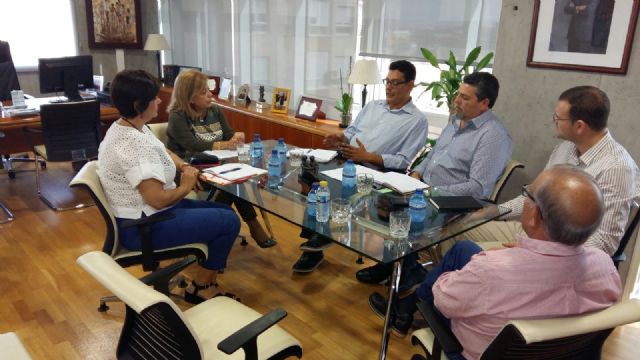 La Federación de asociaciones Gitanas FAGA con Delegación en Murcia se ha reunido con la Consejera de Educación de la Región de Murcia y su equipo, Foto 1