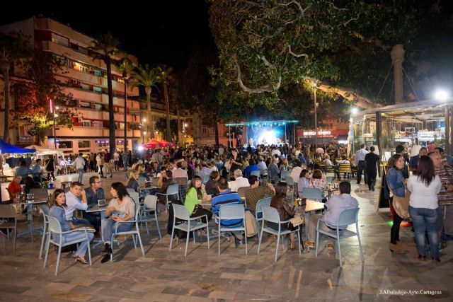 La Plaza San Francisco bailó al ritmo de la música de las últimas décadas en el Festival Otoño Pop - 3, Foto 3