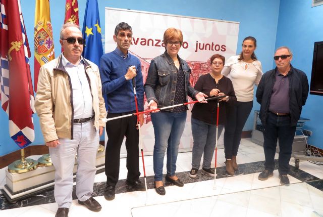 La concejal de Servicios Sociales recibe a la delegación regional de la Asociación de Sordociegos de España (ASOCIDE) - 1, Foto 1