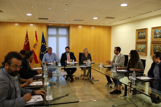 El presidente de la Comunidad se rene con representantes de la Red de Lucha contra la Pobreza y la Exclusin Social de la Regin de Murcia, Foto 3