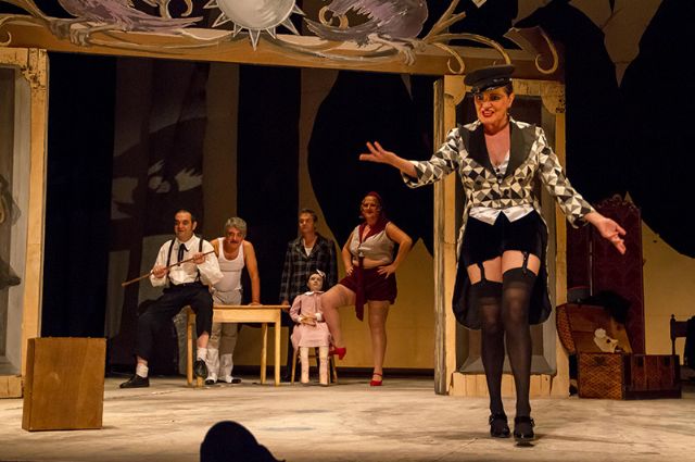 El esperpento de Valle-Inclán 'Los cuernos de Don Friolera' se representa en el teatro Thuillier de Caravaca - 2, Foto 2