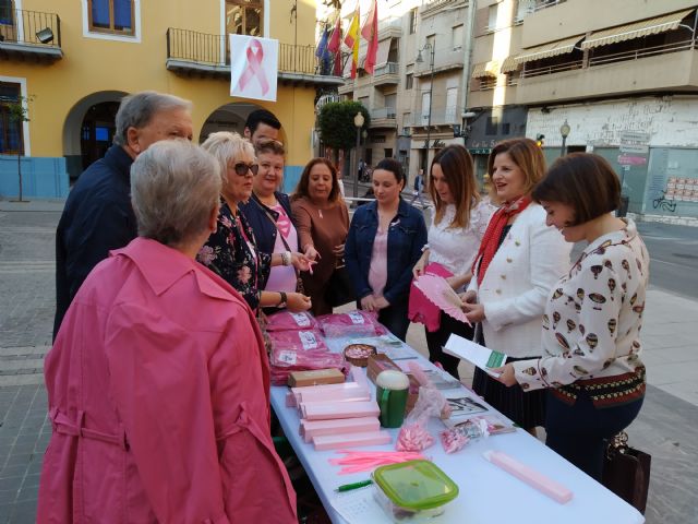 El Ayuntamiento luce un gran lazo rosa para visibilizar la lucha contra el cáncer de mama - 3, Foto 3
