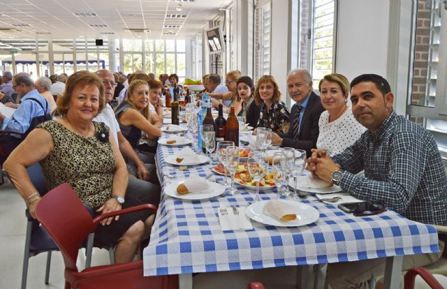 El centro social de personas mayores disfruta  de la comida de convivencia de su Semana Cultural - 3, Foto 3