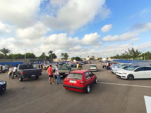 FAGA recauda más de 1.000 kilos de alimentos para Cáritas en la I Quedada de Vehículos multimarca - 1, Foto 1