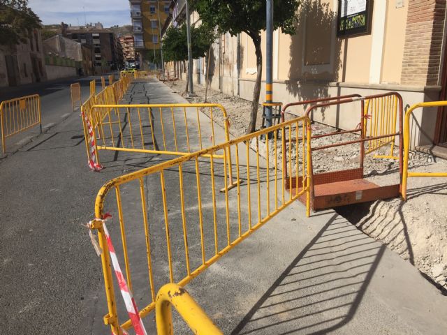 En marcha las obras de renovación de las aceras del tramo de avenida de Murcia entre las calles Progreso y Arsenal - 1, Foto 1