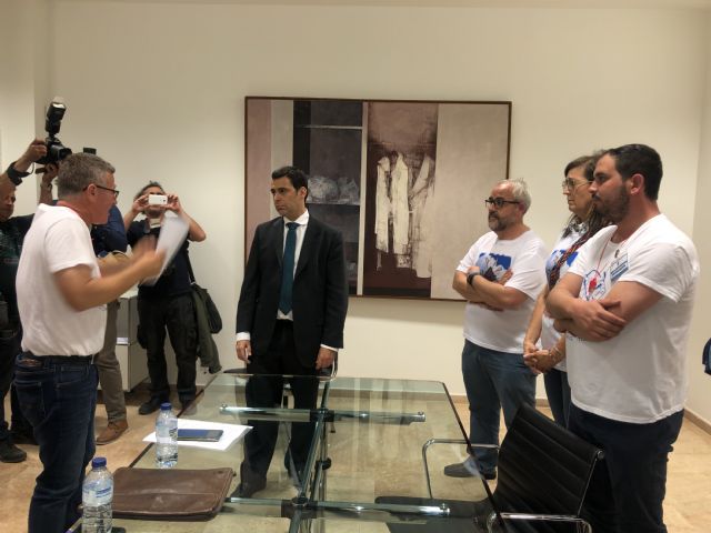 Miles de personas se manifiestan para pedir soluciones para que Los Alcázares no vuelva a sufrir inundaciones - 1, Foto 1