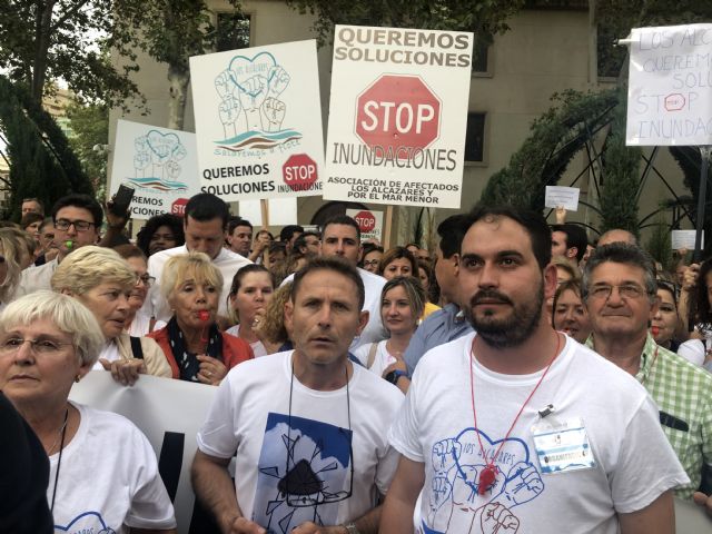 Miles de personas se manifiestan para pedir soluciones para que Los Alcázares no vuelva a sufrir inundaciones - 2, Foto 2