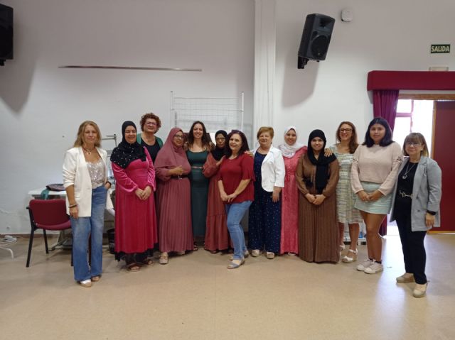 Seis mujeres desempleadas de Sucina finalizan el Curso de iniciación a la costura - 1, Foto 1