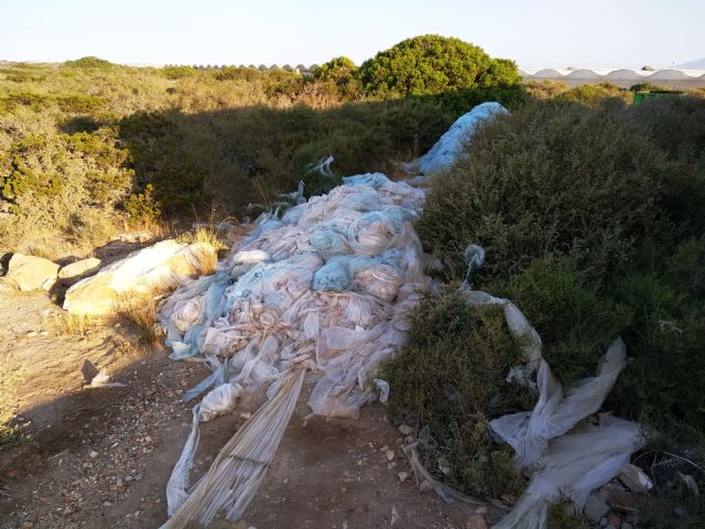 Stop vertidos ilegales - 1, Foto 1