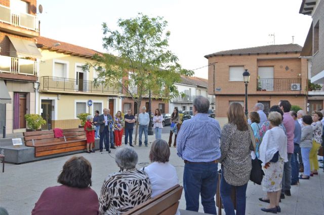 En un emotivo acto Piedrabuena bautiza su primer Banco Literario en honor al poeta Nicolás del Hierro - 3, Foto 3