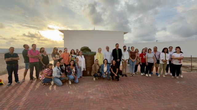 Águilas se suma a la conmemoración del Día Mundial de la Muerte Gestacional, Perinatal y Neonatal con la instalación de una escultura en recuerdo de los bebés fallecidos durante la gestación o el parto - 1, Foto 1