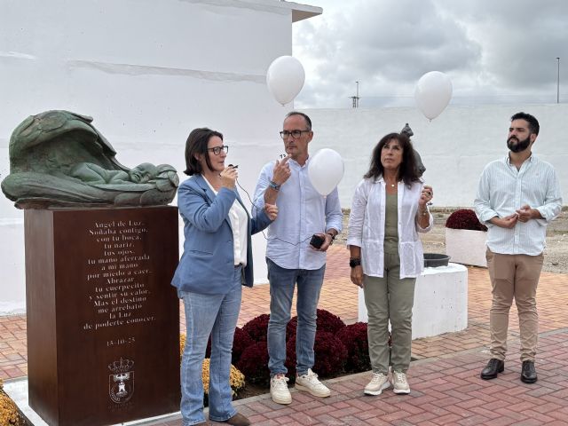 Águilas se suma a la conmemoración del Día Mundial de la Muerte Gestacional, Perinatal y Neonatal con la instalación de una escultura en recuerdo de los bebés fallecidos durante la gestación o el parto - 3, Foto 3