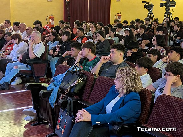 Totana conmemora el Día Mundial de la Salud Mental 2025 con llamadas a la inclusión y la colaboración interinstitucional, Foto 9
