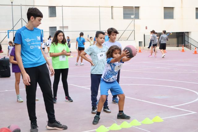 Cerca de medio centenar de menores han participado en el programa ´Atletismo en la calle´ que ha llegado hoy a su fin en La Viña - 1, Foto 1