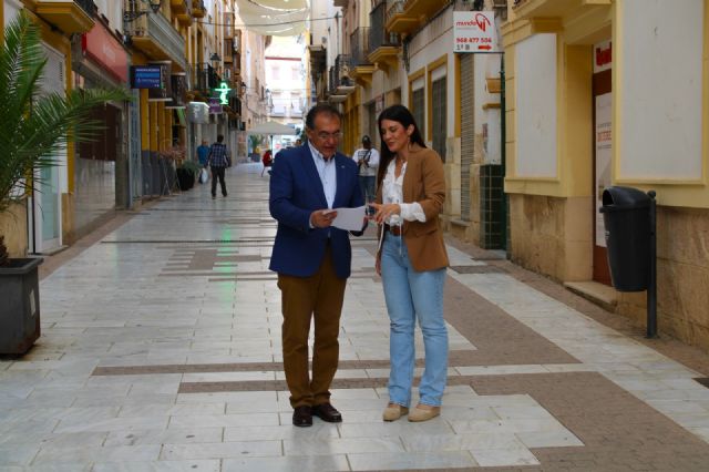 El descenso de las temperaturas lleva al Ayuntamiento a planificar la retirada de los toldos para la próxima semana - 1, Foto 1
