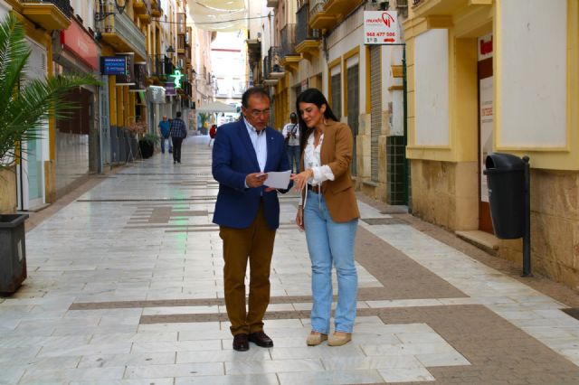El descenso de las temperaturas lleva al Ayuntamiento a planificar la retirada de los toldos para la próxima semana - 2, Foto 2