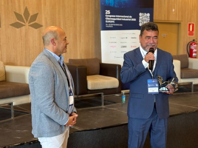 Héctor Puyosa, de SABIC, reconocido como Mejor Responsable de Ciberseguridad Industrial 2025 en el sector químico español y premio a la excelencia en la mentorización de estudiantes - 2, Foto 2