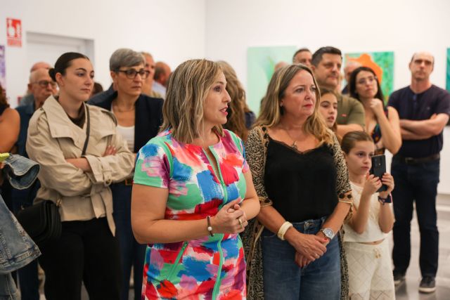 Ana Sánchez presenta «El despertar del mirlo», una invitación a volar libre a través del color Ana Sánchez presenta «El despertar del mirlo», una invitación a volar libre a través del color