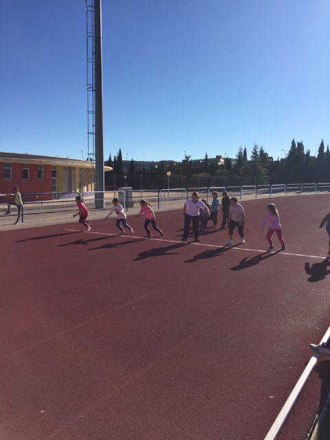 Los escolares de 3° y 4° de Primaria de Cehegín participan en las jornadas de atletismo - 2, Foto 2