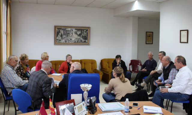 Nuevo pavimento en la vía verde y la ampliación del Centro de Salud, principales demandas de los vecinos de Barrio Peral - 1, Foto 1