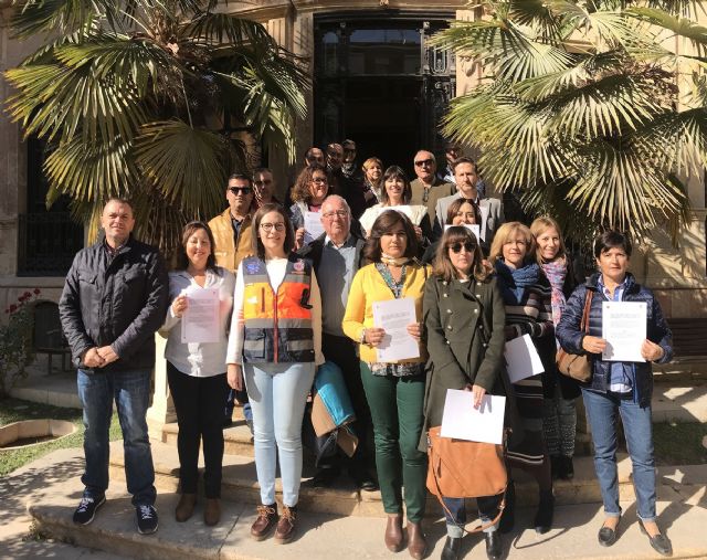 26 trabajadores municipales se forman en el uso de desfibriladores para poder utilizarlos en caso de emergencia en los espacios cardioprotegidos con los que cuenta el Ayuntamiento - 1, Foto 1