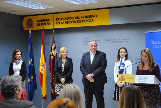 Bernabé considera esencial la ayuda de los medios de comunicación para concienciar en la lucha contra la violencia de género, Foto 3