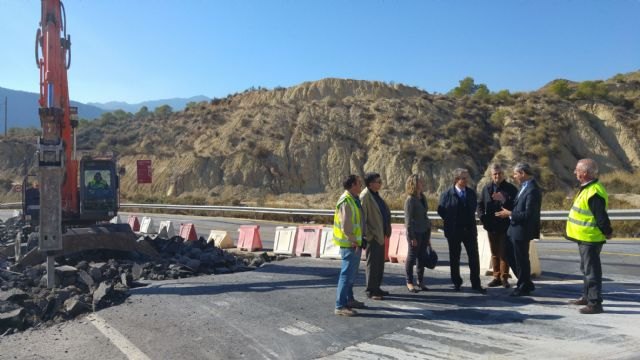 Fomento inicia la mejora de la carretera de acceso a Blanca desde la autovía A-30 en la que invertirá más de 109.000 euros - 1, Foto 1