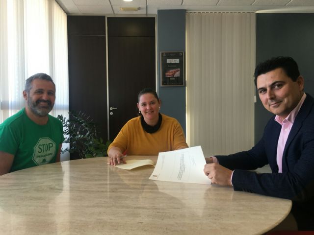 El Ayuntamiento renueva su convenio de colaboración con tres nuevas asociaciones, Cáritas y Amas de Casa, de Santiago de la Ribera y Amigos del Pueblo Saharaui - 2, Foto 2