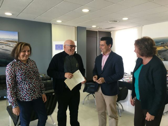 El Ayuntamiento renueva su convenio de colaboración con tres nuevas asociaciones, Cáritas y Amas de Casa, de Santiago de la Ribera y Amigos del Pueblo Saharaui - 3, Foto 3