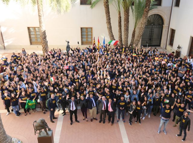 López Miras da la bienvenida a la Región a 700 nuevos alumnos internacionales de la UCAM - 1, Foto 1