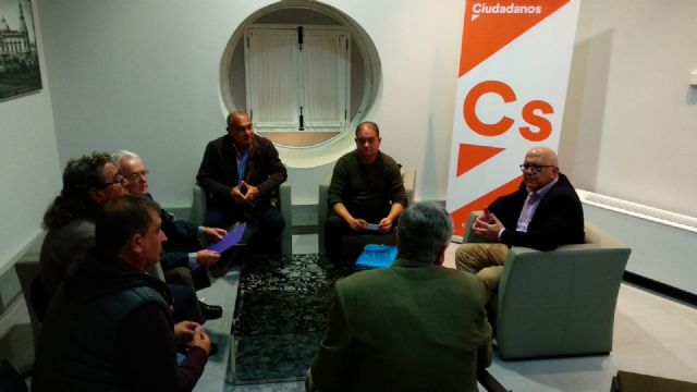 Cs recoge la indignación de los vendedores ante el plan del PSOE para reestructurar los grandes mercadillos de Cartagena - 1, Foto 1