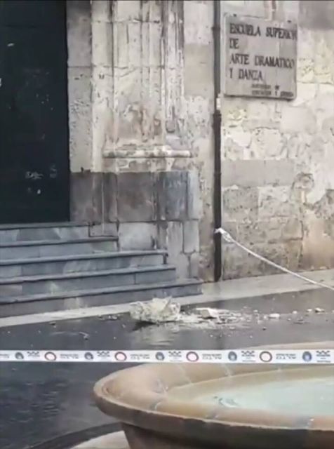 Desprendimiento de una parte de la cornisa del Conservatorio de Murcia - 2, Foto 2