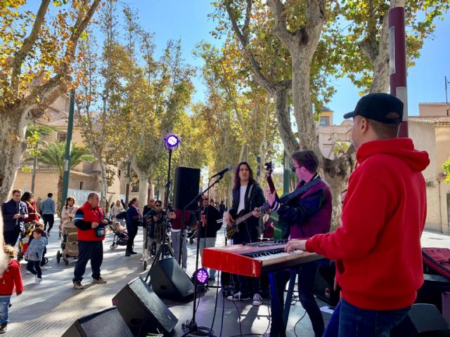 Miles de personas toman la Avenida Alfonso X en su primer día como paseo totalmente peatonal - 2, Foto 2