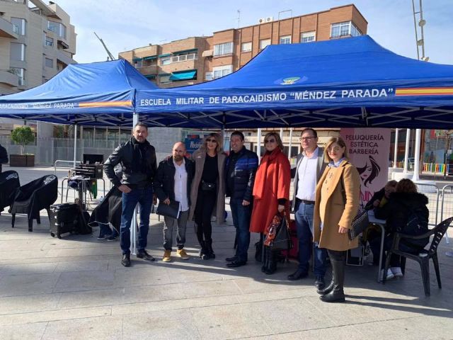 Cortes de pelo solidario en beneficio de Afade - 1, Foto 1