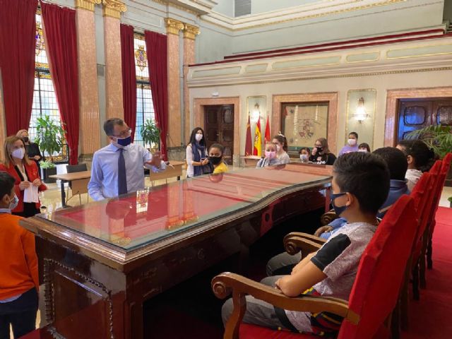 Escolares del colegio Ciudad de Murcia se adentran en el edificio del Ayuntamiento para conocer su funcionamiento e historia - 3, Foto 3