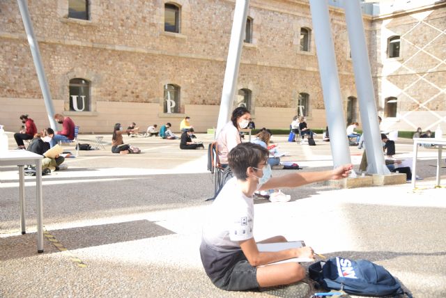 Exámenes al aire libre en Arquitectura - 2, Foto 2