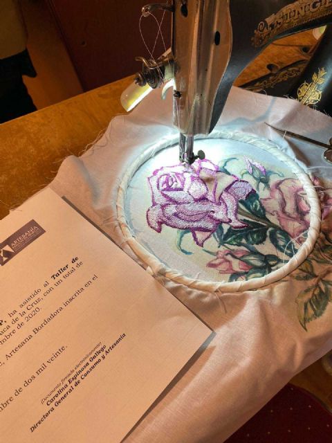 Forman en el arte del bordado a usuarias del Centro de Atención a Víctimas de Violencia de Género - 4, Foto 4