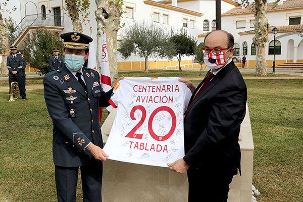 El Sevilla FC y la Base Aérea de Tablada, han conmemorado en el día de hoy el CXXX aniversario de la celebración del primer partido de fútbol disputado en España - 2, Foto 2