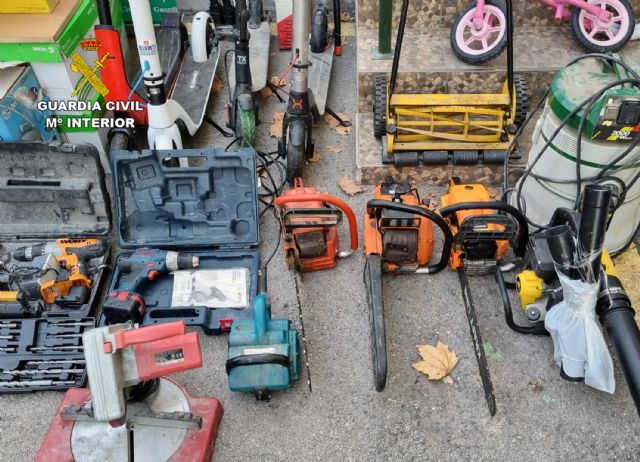 La Guardia Civil desmantela una organización criminal dedicada al robo en viviendas en El Raal - 2, Foto 2