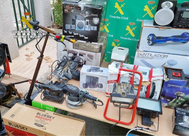 La Guardia Civil desmantela una organización criminal dedicada al robo en viviendas en El Raal - 3, Foto 3