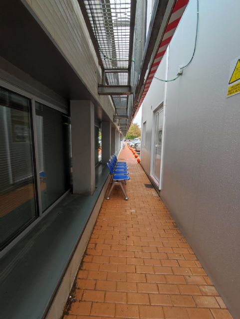 El PSOE denuncia la caseta en la que se pasa la consulta de Cardiología del Hospital Virgen del Castillo, situada a 50 metros de Urgencias - 2, Foto 2