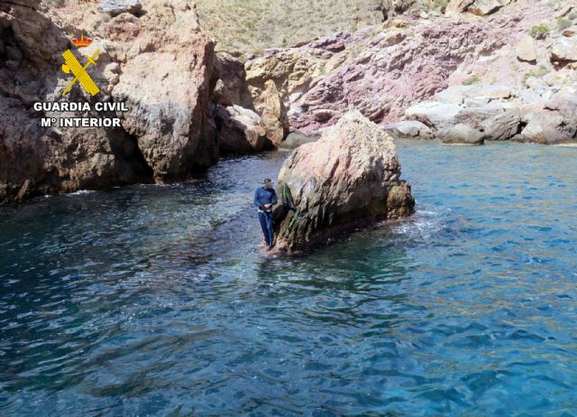 La Guardia Civil detiene a tres pescadores furtivos en la reserva de Cabo Tiñoso - 2, Foto 2