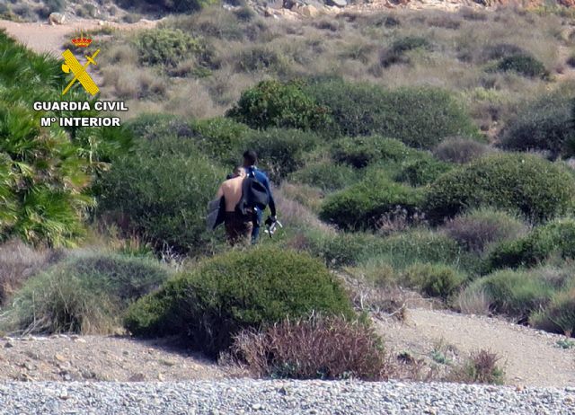 La Guardia Civil detiene a tres pescadores furtivos en la reserva de Cabo Tiñoso - 3, Foto 3