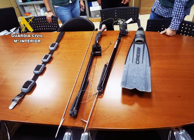 La Guardia Civil detiene a tres pescadores furtivos en la reserva de Cabo Tiñoso - 4, Foto 4