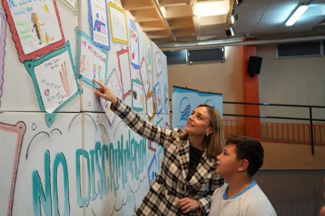 La Comunidad conmemora el Día mundial de la Infancia junto a medio centenar de alumnos - 1, Foto 1