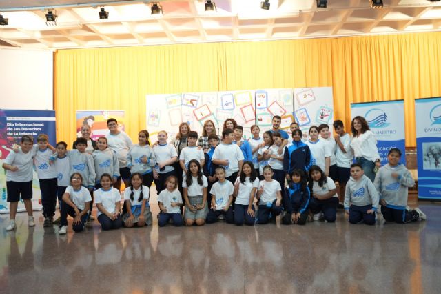 La Comunidad conmemora el Día mundial de la Infancia junto a medio centenar de alumnos - 2, Foto 2